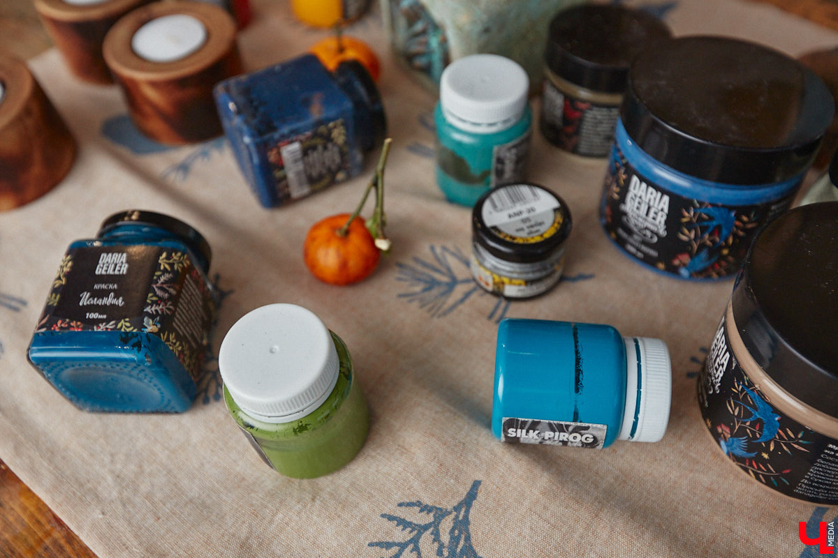 Многодетная мама из Владимира Наталья Власова создает удивительные фигурки ангелов из натуральных материалов. «Я не продумываю их в голове, а сажусь и делаю, – признается она. – Все рождается само собой, словно на ухо мне кто-то нашептывает алгоритм действий».