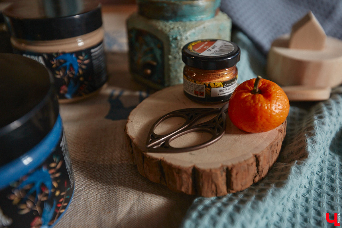 Многодетная мама из Владимира Наталья Власова создает удивительные фигурки ангелов из натуральных материалов. «Я не продумываю их в голове, а сажусь и делаю, – признается она. – Все рождается само собой, словно на ухо мне кто-то нашептывает алгоритм действий».