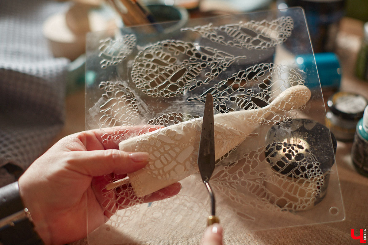 Многодетная мама из Владимира Наталья Власова создает удивительные фигурки ангелов из натуральных материалов. «Я не продумываю их в голове, а сажусь и делаю, – признается она. – Все рождается само собой, словно на ухо мне кто-то нашептывает алгоритм действий».