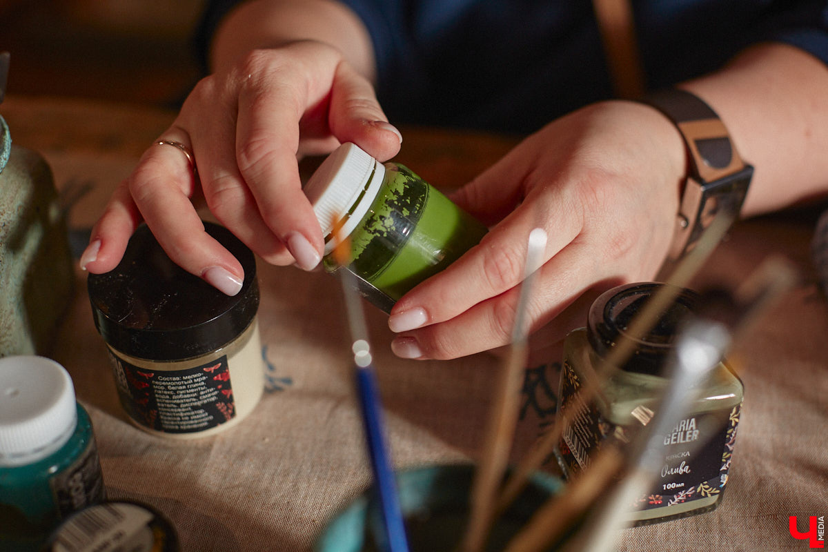 Многодетная мама из Владимира Наталья Власова создает удивительные фигурки ангелов из натуральных материалов. «Я не продумываю их в голове, а сажусь и делаю, – признается она. – Все рождается само собой, словно на ухо мне кто-то нашептывает алгоритм действий».