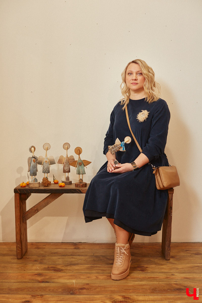 Многодетная мама из Владимира Наталья Власова создает удивительные фигурки ангелов из натуральных материалов. «Я не продумываю их в голове, а сажусь и делаю, – признается она. – Все рождается само собой, словно на ухо мне кто-то нашептывает алгоритм действий».