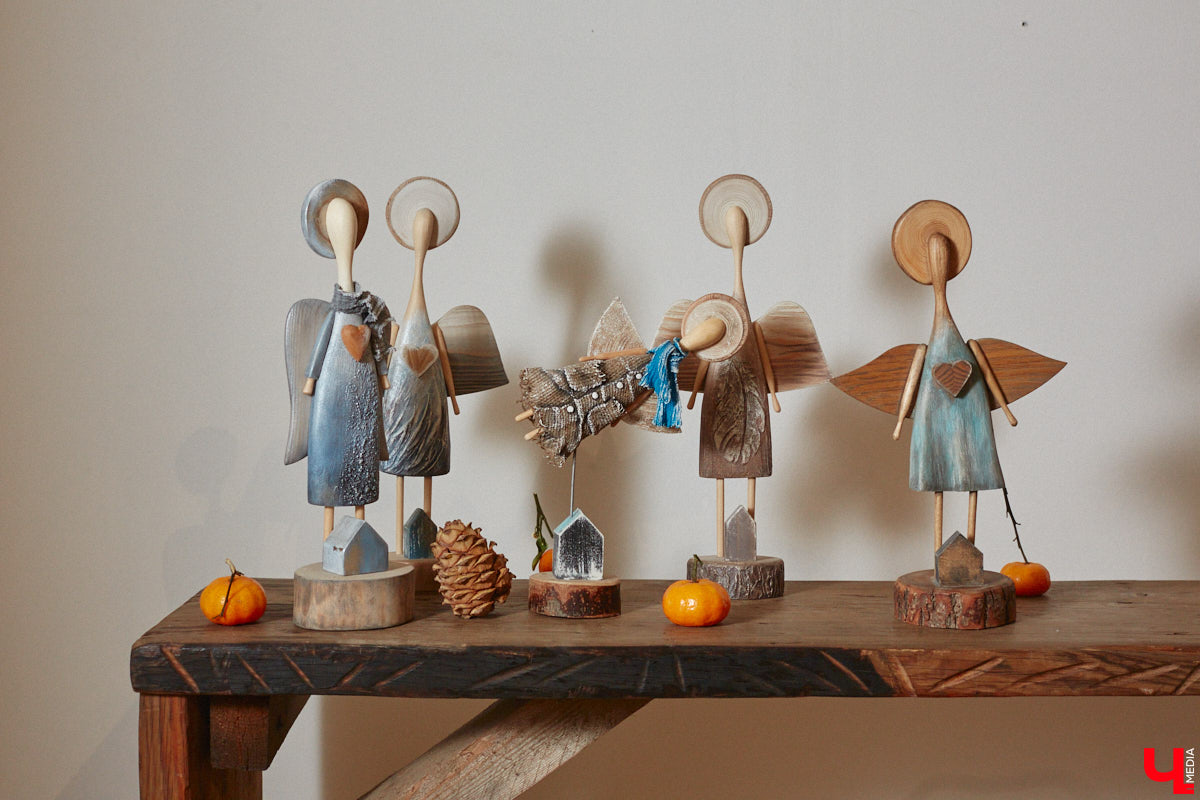 Многодетная мама из Владимира Наталья Власова создает удивительные фигурки ангелов из натуральных материалов. «Я не продумываю их в голове, а сажусь и делаю, – признается она. – Все рождается само собой, словно на ухо мне кто-то нашептывает алгоритм действий».