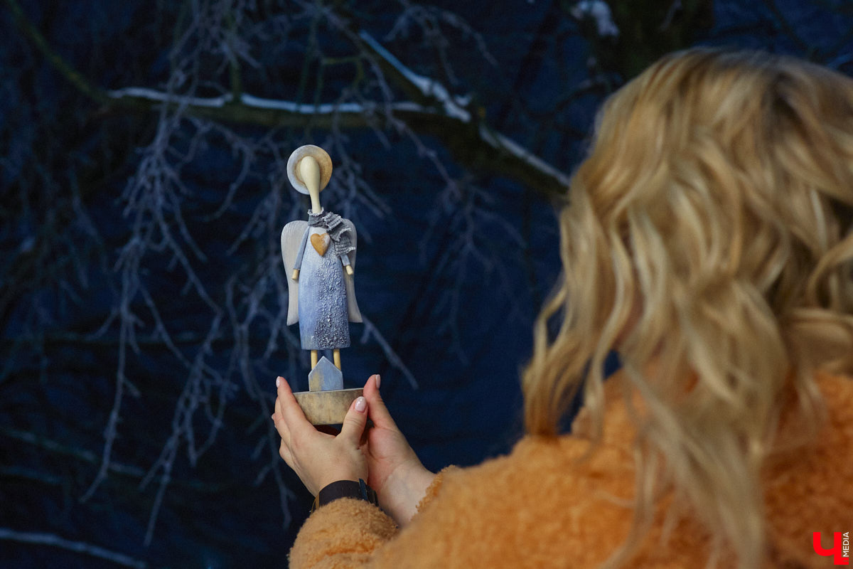 Многодетная мама из Владимира Наталья Власова создает удивительные фигурки ангелов из натуральных материалов. «Я не продумываю их в голове, а сажусь и делаю, – признается она. – Все рождается само собой, словно на ухо мне кто-то нашептывает алгоритм действий».