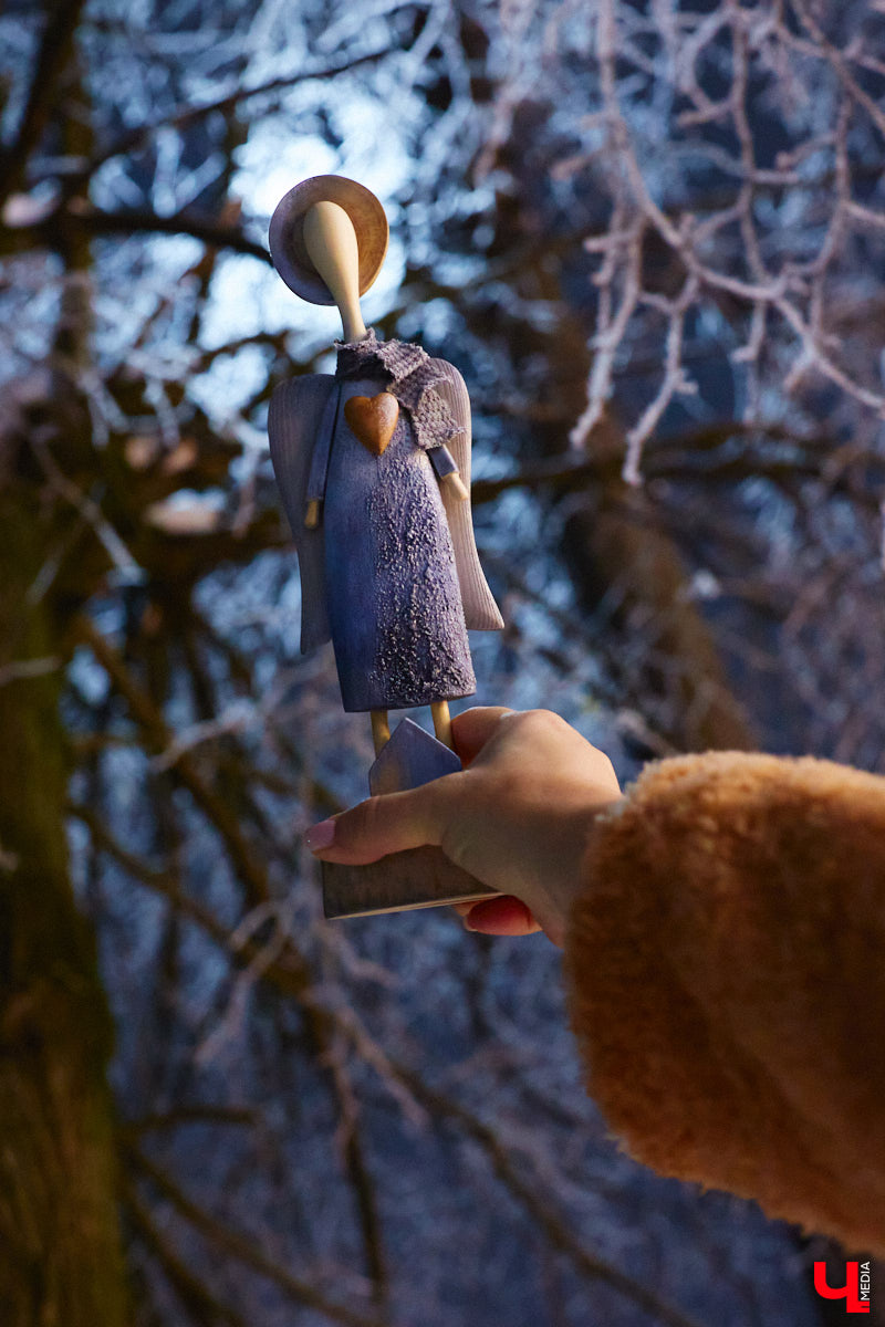 Многодетная мама из Владимира Наталья Власова создает удивительные фигурки ангелов из натуральных материалов. «Я не продумываю их в голове, а сажусь и делаю, – признается она. – Все рождается само собой, словно на ухо мне кто-то нашептывает алгоритм действий».