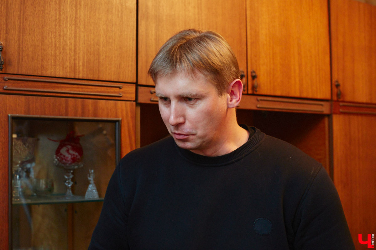 Есть ли жизнь на Марсе, нет ли жизни на Марсе? Этот философский вопрос в новогодние праздники задают не только почитатели легендарного фильма, но и астроном-любитель из Владимира Антон Андрианов. За всеми объектами на небе он теперь следит с помощью самого мощного телескопа, который сам же и собрал.