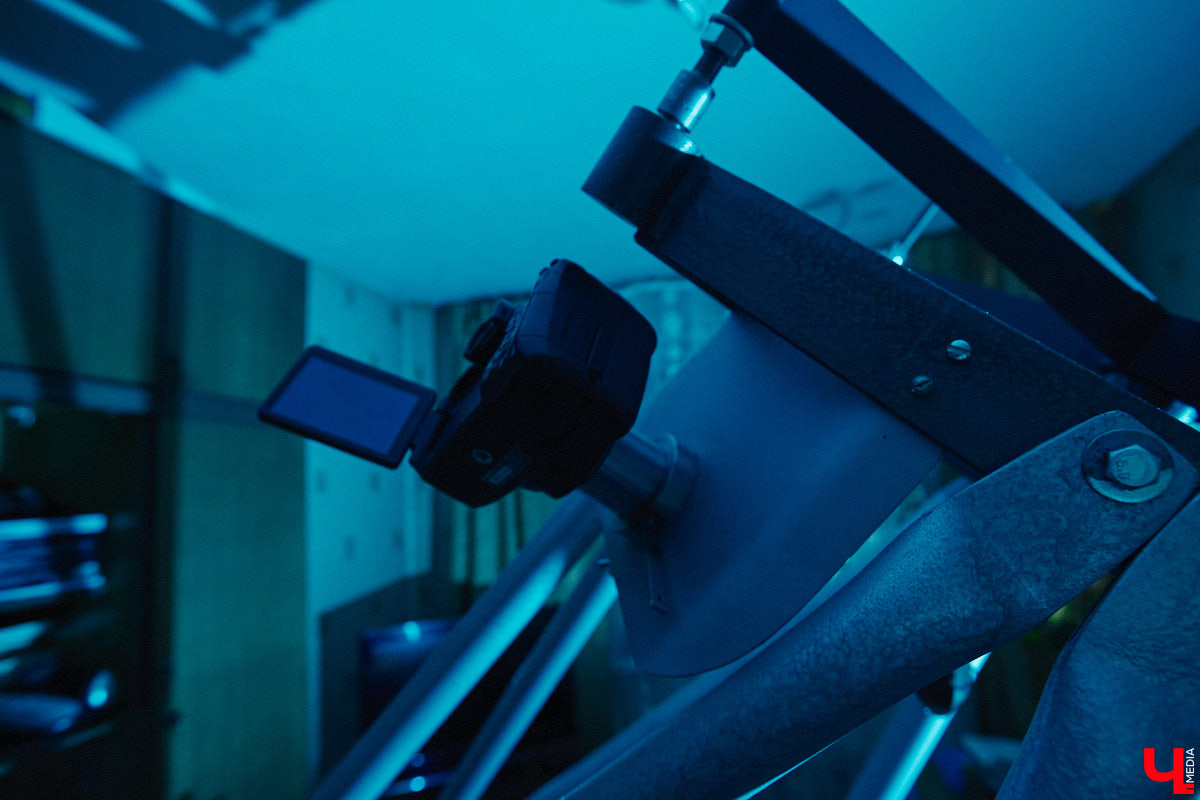 Есть ли жизнь на Марсе, нет ли жизни на Марсе? Этот философский вопрос в новогодние праздники задают не только почитатели легендарного фильма, но и астроном-любитель из Владимира Антон Андрианов. За всеми объектами на небе он теперь следит с помощью самого мощного телескопа, который сам же и собрал.