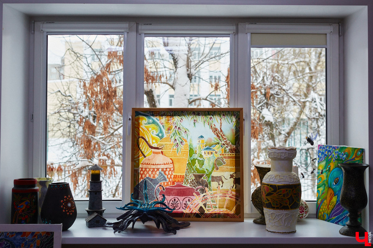 Студентам владимирского колледжа культуры на отделении театрально-декорационного искусства преподают секреты мистификации старых мастеров и современные технологии имитации материалов.