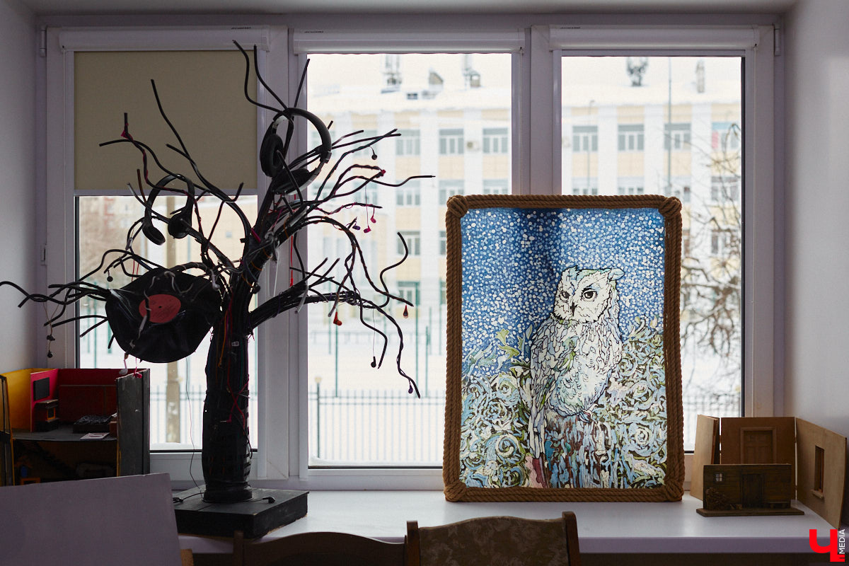 Студентам владимирского колледжа культуры на отделении театрально-декорационного искусства преподают секреты мистификации старых мастеров и современные технологии имитации материалов.