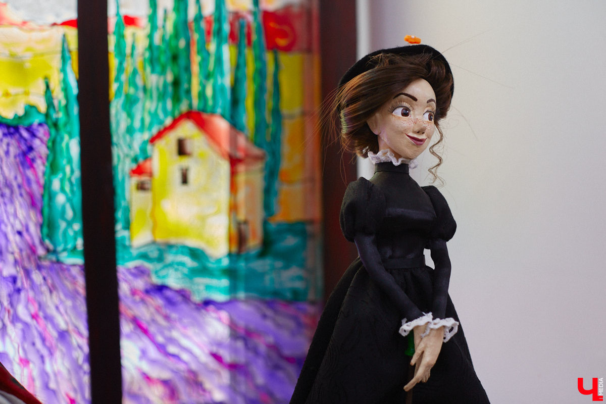 Студентам владимирского колледжа культуры на отделении театрально-декорационного искусства преподают секреты мистификации старых мастеров и современные технологии имитации материалов.