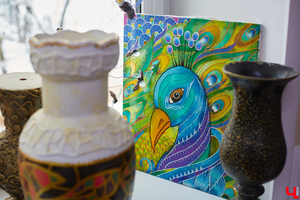 Студентам владимирского колледжа культуры на отделении театрально-декорационного искусства преподают секреты мистификации старых мастеров и современные технологии имитации материалов.