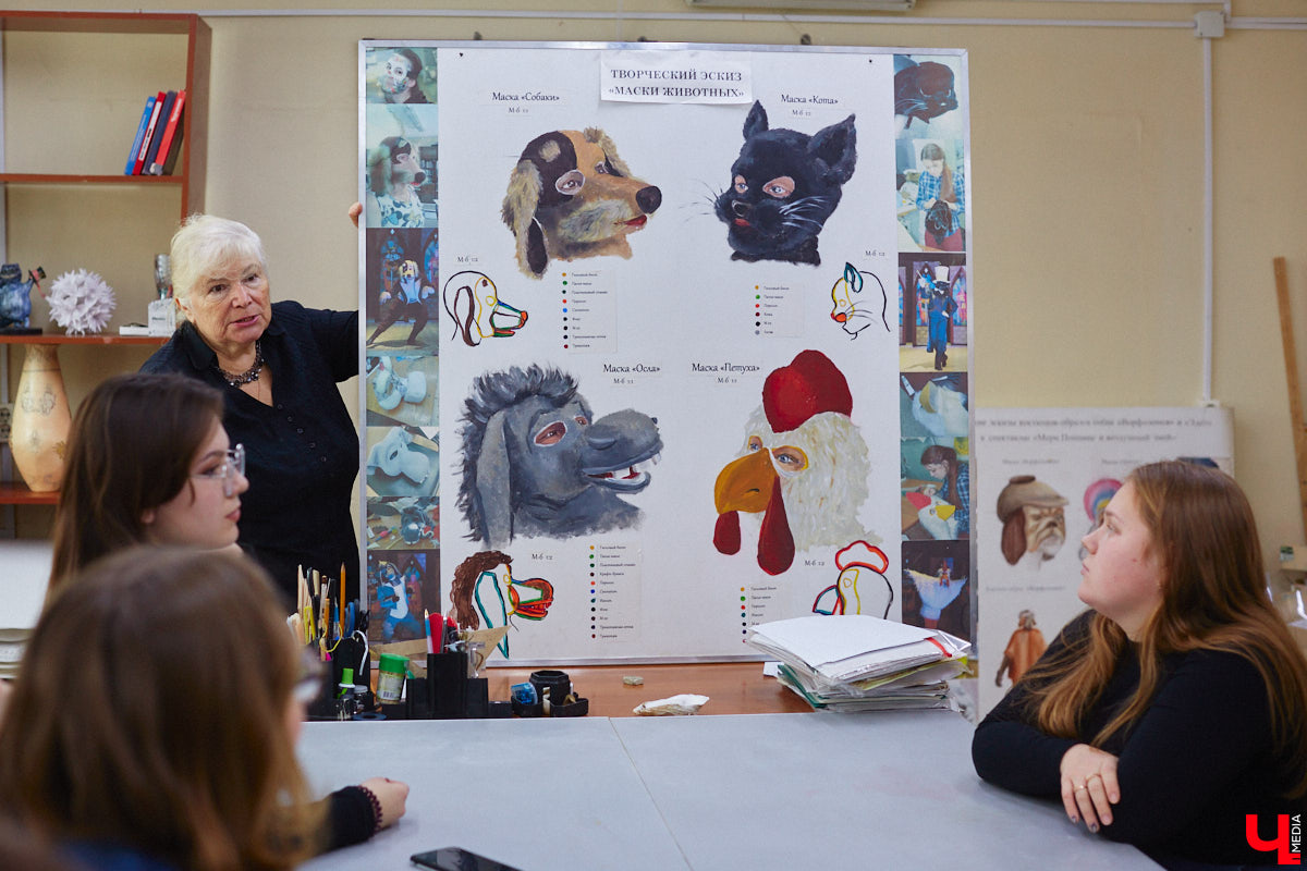 Студентам владимирского колледжа культуры на отделении театрально-декорационного искусства преподают секреты мистификации старых мастеров и современные технологии имитации материалов.