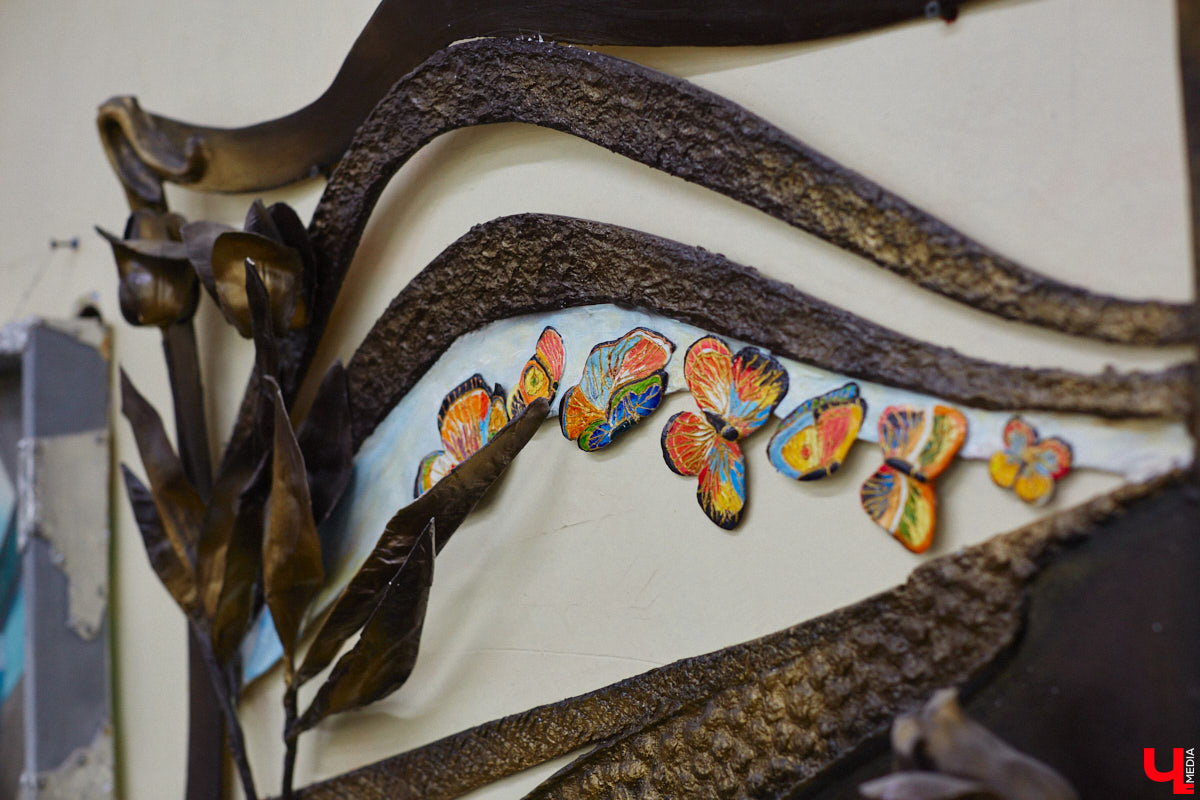 Студентам владимирского колледжа культуры на отделении театрально-декорационного искусства преподают секреты мистификации старых мастеров и современные технологии имитации материалов.