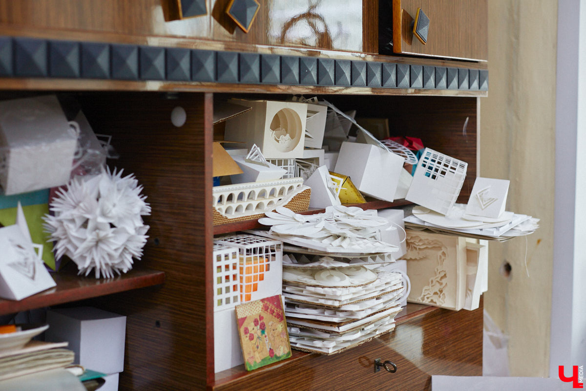 Студентам владимирского колледжа культуры на отделении театрально-декорационного искусства преподают секреты мистификации старых мастеров и современные технологии имитации материалов.