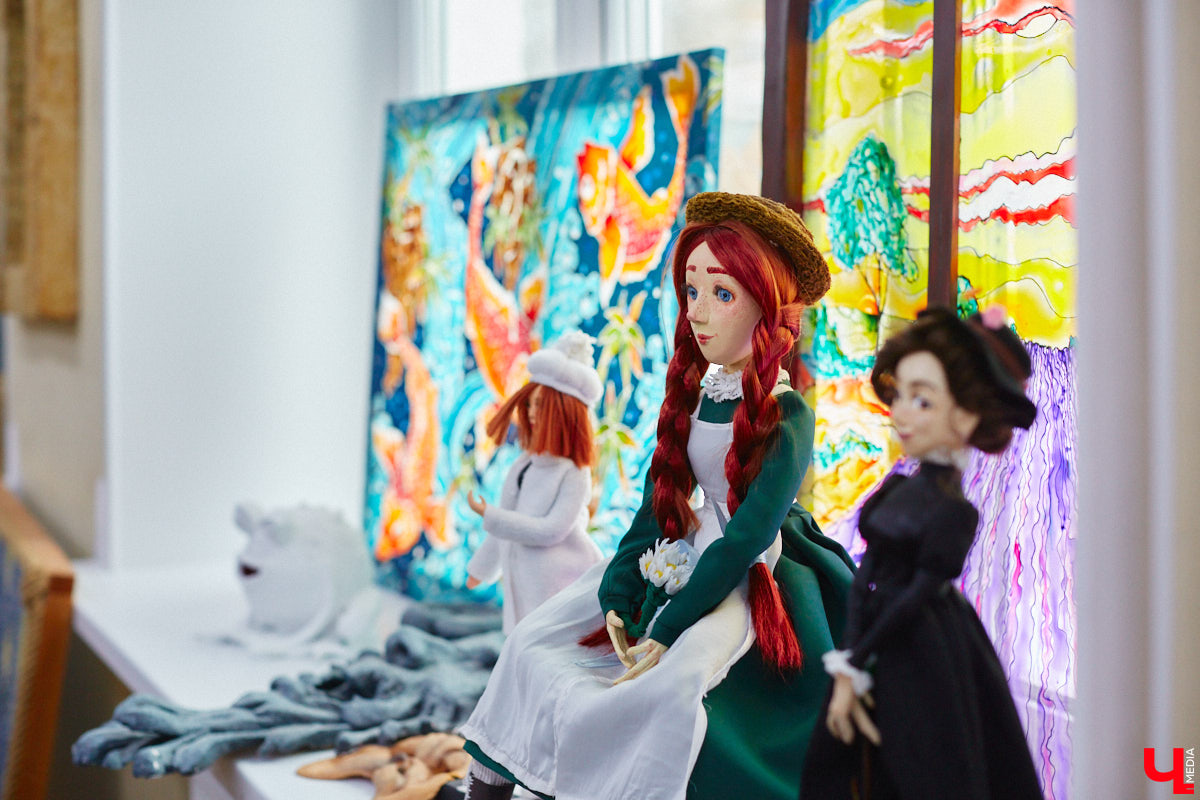 Студентам владимирского колледжа культуры на отделении театрально-декорационного искусства преподают секреты мистификации старых мастеров и современные технологии имитации материалов.