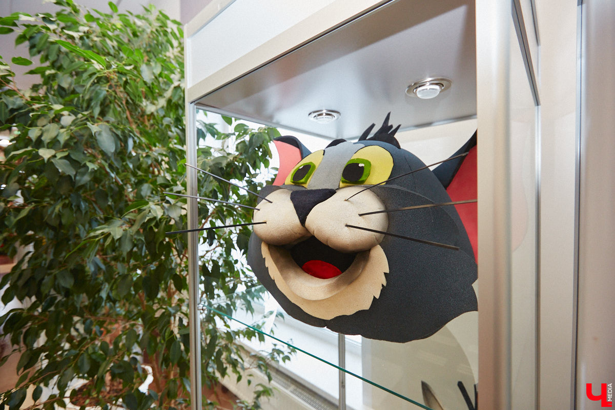 Студентам владимирского колледжа культуры на отделении театрально-декорационного искусства преподают секреты мистификации старых мастеров и современные технологии имитации материалов.