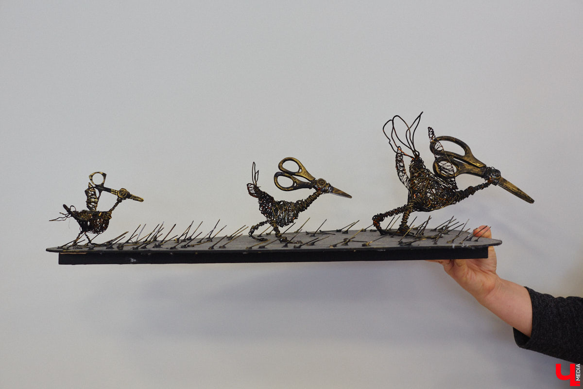 Студентам владимирского колледжа культуры на отделении театрально-декорационного искусства преподают секреты мистификации старых мастеров и современные технологии имитации материалов.