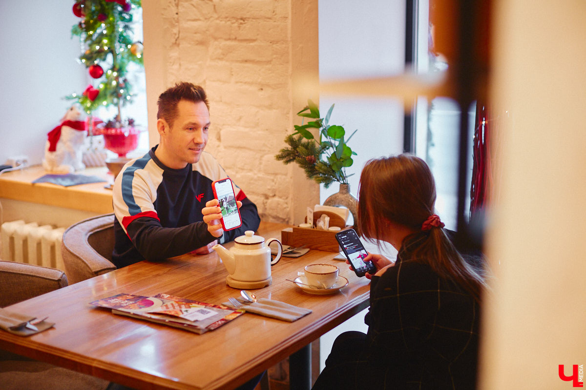 Дмитрий Рябинин — экс-футболист владимирского «Торпедо», предприниматель с более чем пятнадцатилетним стажем и очень добрый человек. Однажды, закрывая точку розничной торговли, он раздал оставшиеся товары всем желающим с улицы, а теперь ежемесячно за свой счет исполняет желания подписчиков, причем самые нетривиальные.