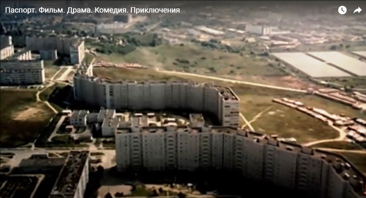 В современной застройке нашего города не так уж много интересных по форме зданий. Типовое жилищное строительство 70-80-х, смутное время 90-х, несколько кризисов 2000 годов не давали особо развернуться фантазии архитекторов. Тем не менее неповторимые объекты все же выросли среди однообразной застройки спальных районов Владимира. «Ключ-Медиа» предлагает сегодня с ними познакомиться!