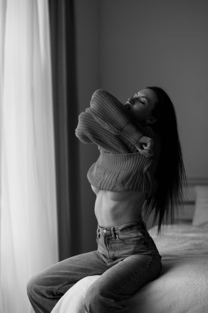 Раскрепостить женщину – та еще задачка. Особенно перед камерой. Но владимирскому фотографу Татьяне Спириной это по плечу. Ее ню-работы высоко оценивают даже на международном уровне. Так они вошли в топ лучших на конкурсе 35AWARDS, а сама девушка теперь в числе сильнейших профи.