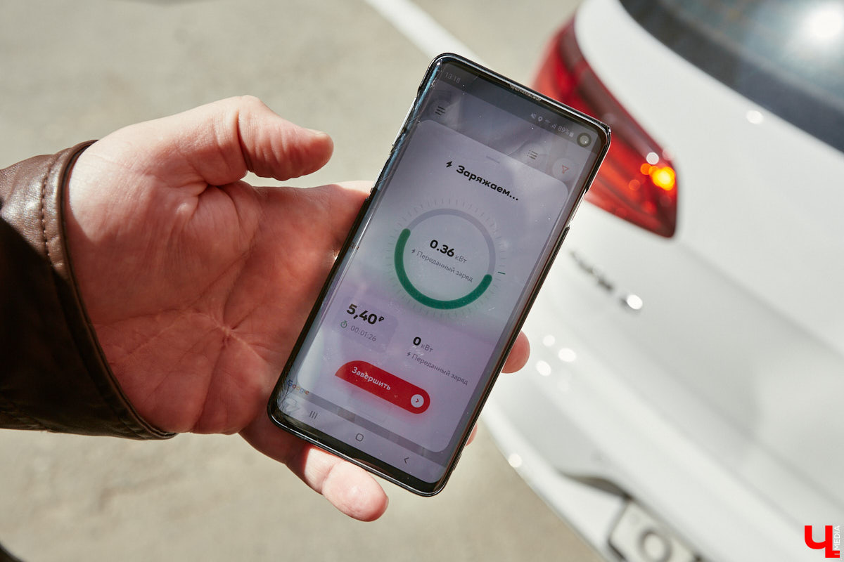 Сообщество владельцев электрокаров и гибридов поделилось отличной новостью: еще одна быстрая зарядная станция для электромобилей начала работать во Владимире. Располагается она на въезде в город со стороны Москвы, у гипермаркета «Лента». О значении этого события для областного центра и перспективах развития инфраструктуры для электромобилей в регионе в 2023 году «Ключ-Медиа» рассказал эксперт Алексей Бакшеев.