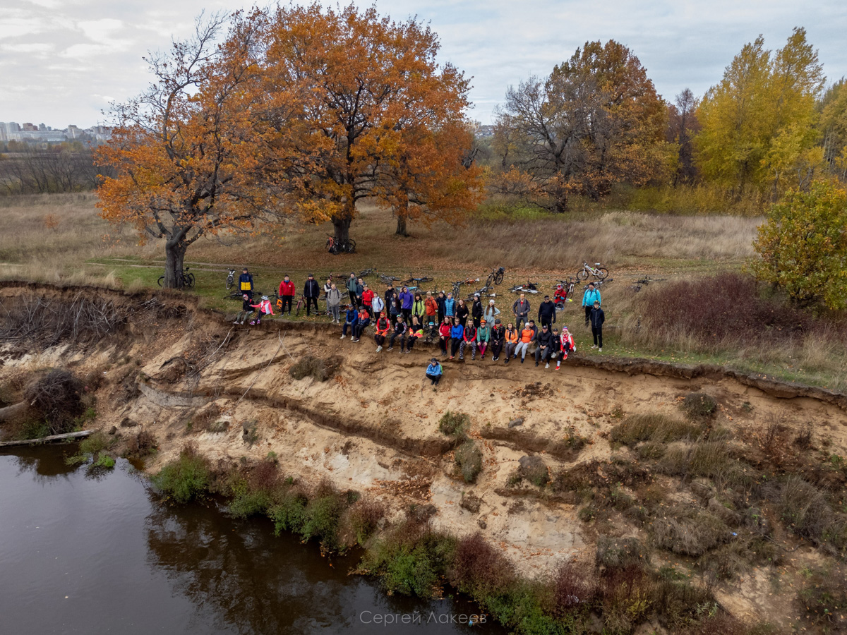 Скинуть «праздничный» вес можно не только пропотев на тренажёрах, но и отправившись навстречу приключениям в приятной компании. Заинтригованы? Расчехляем лыжи, ватрушки, сноуборды, готовимся к выездным пешим прогулкам, получаем удовольствие от проведённого в компании жизнерадостных ребят уикенда! А подробнее о новом местном велоклубе «Владимир» рассказывает его основатель, музыкант Андрей Трубин.