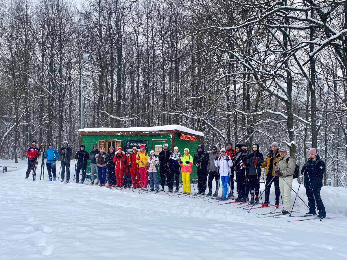 Скинуть «праздничный» вес можно не только пропотев на тренажёрах, но и отправившись навстречу приключениям в приятной компании. Заинтригованы? Расчехляем лыжи, ватрушки, сноуборды, готовимся к выездным пешим прогулкам, получаем удовольствие от проведённого в компании жизнерадостных ребят уикенда! А подробнее о новом местном велоклубе «Владимир» рассказывает его основатель, музыкант Андрей Трубин.