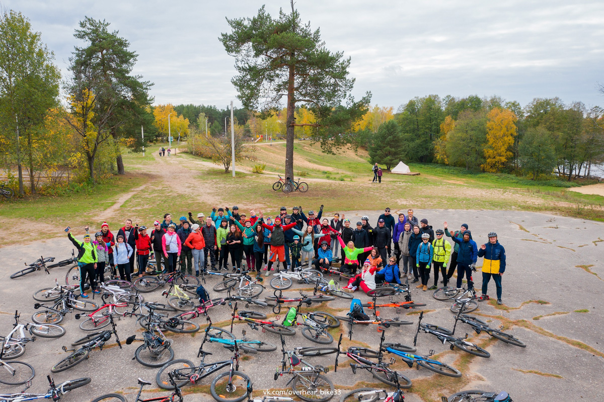 Скинуть «праздничный» вес можно не только пропотев на тренажёрах, но и отправившись навстречу приключениям в приятной компании. Заинтригованы? Расчехляем лыжи, ватрушки, сноуборды, готовимся к выездным пешим прогулкам, получаем удовольствие от проведённого в компании жизнерадостных ребят уикенда! А подробнее о новом местном велоклубе «Владимир» рассказывает его основатель, музыкант Андрей Трубин.