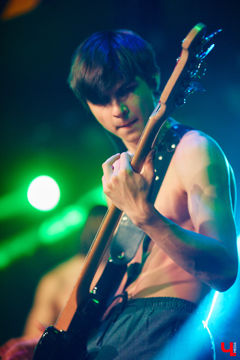 В последний день новогодних праздников в областном центре состоялся уже третий по счету этап фестиваля-конкурса «ВладРок’2022». «Ключ-Медиа» продолжает вести летопись уникального для города события, на этот раз прошедшего с элементами экстрима!