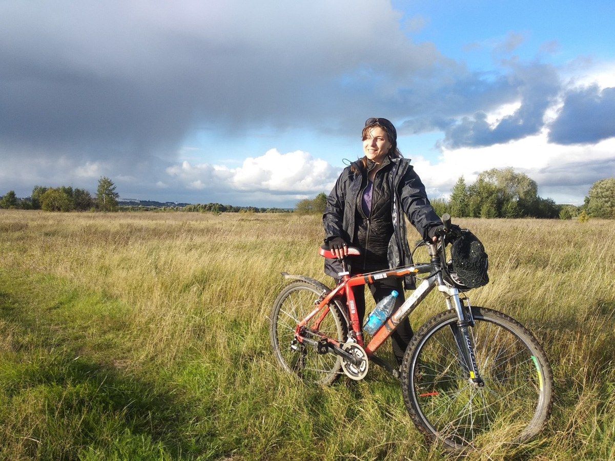 Поход – вариант отдыха не для всех. Зато истинным адреналинщикам долгий путь, полный опасностей, помогает снять стресс лучше, чем долгий сон и мороженое под сериальчик. Анастасия Резонтова из Владимира уже 4 года увлечена экстримом. Без сплавов и скал жизнь не та. Нашему изданию девушка поведала об этом рисковом и разнообразном досуге.