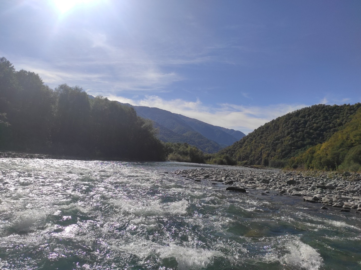 Поход – вариант отдыха не для всех. Зато истинным адреналинщикам долгий путь, полный опасностей, помогает снять стресс лучше, чем долгий сон и мороженое под сериальчик. Анастасия Резонтова из Владимира уже 4 года увлечена экстримом. Без сплавов и скал жизнь не та. Нашему изданию девушка поведала об этом рисковом и разнообразном досуге.