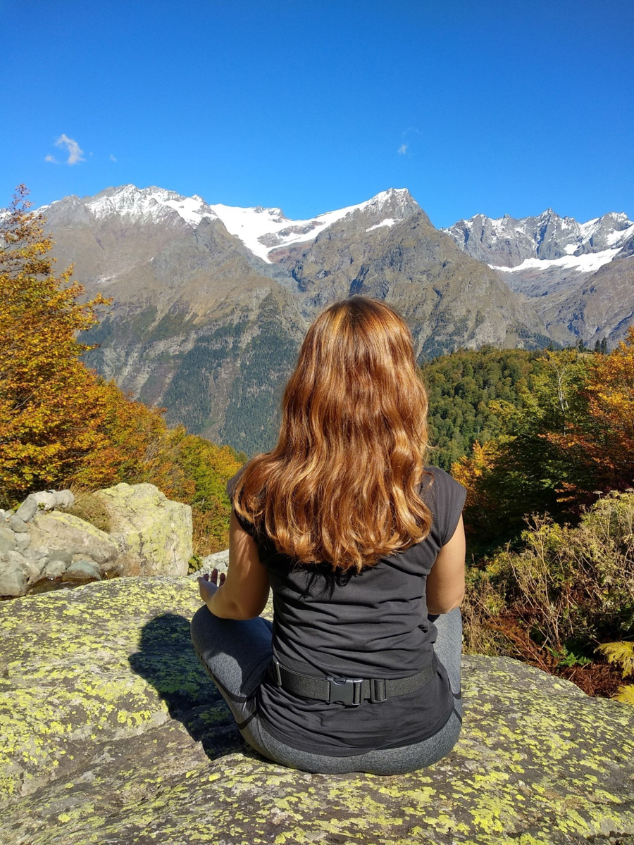 Поход – вариант отдыха не для всех. Зато истинным адреналинщикам долгий путь, полный опасностей, помогает снять стресс лучше, чем долгий сон и мороженое под сериальчик. Анастасия Резонтова из Владимира уже 4 года увлечена экстримом. Без сплавов и скал жизнь не та. Нашему изданию девушка поведала об этом рисковом и разнообразном досуге.