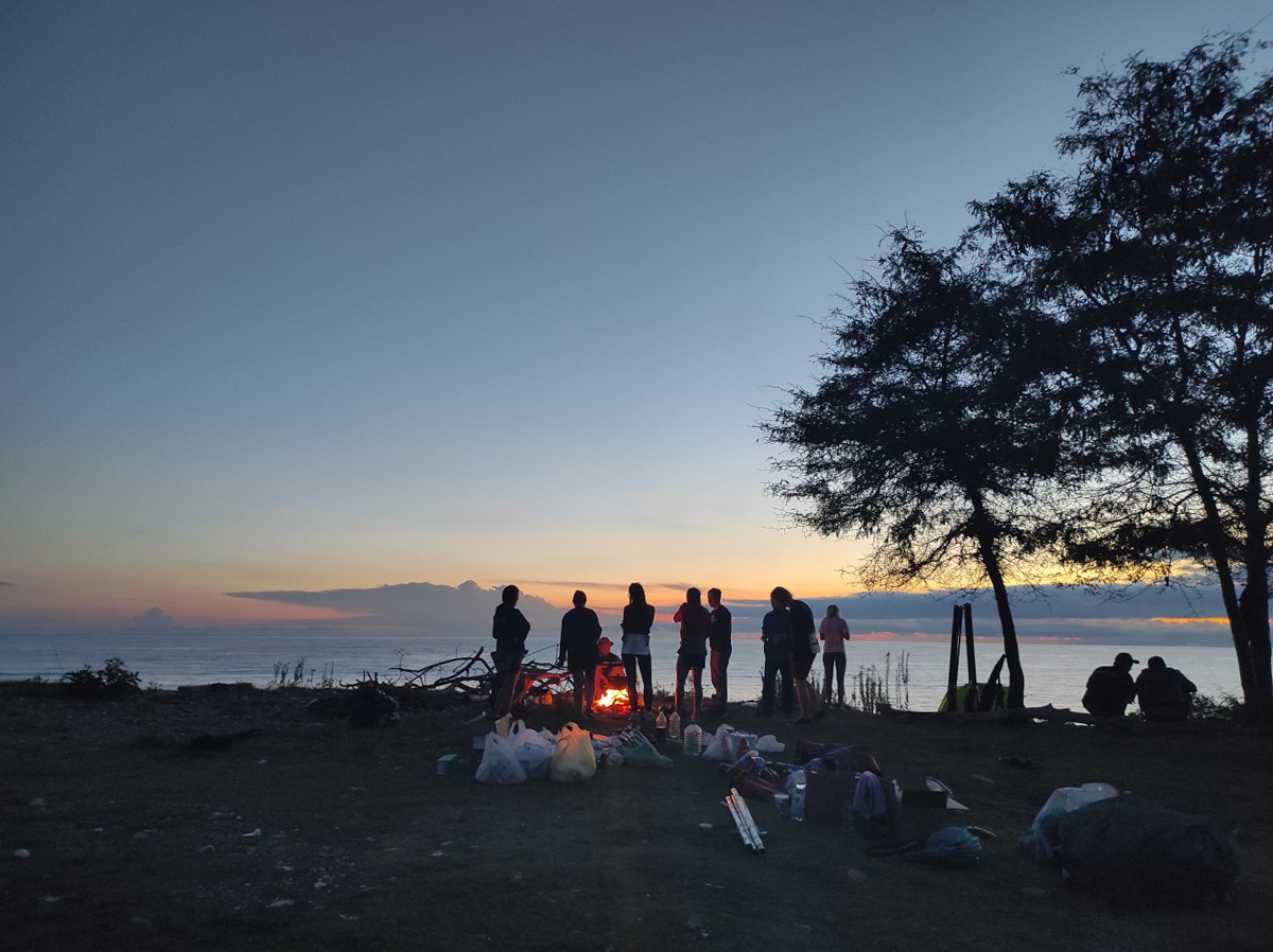 Поход – вариант отдыха не для всех. Зато истинным адреналинщикам долгий путь, полный опасностей, помогает снять стресс лучше, чем долгий сон и мороженое под сериальчик. Анастасия Резонтова из Владимира уже 4 года увлечена экстримом. Без сплавов и скал жизнь не та. Нашему изданию девушка поведала об этом рисковом и разнообразном досуге.