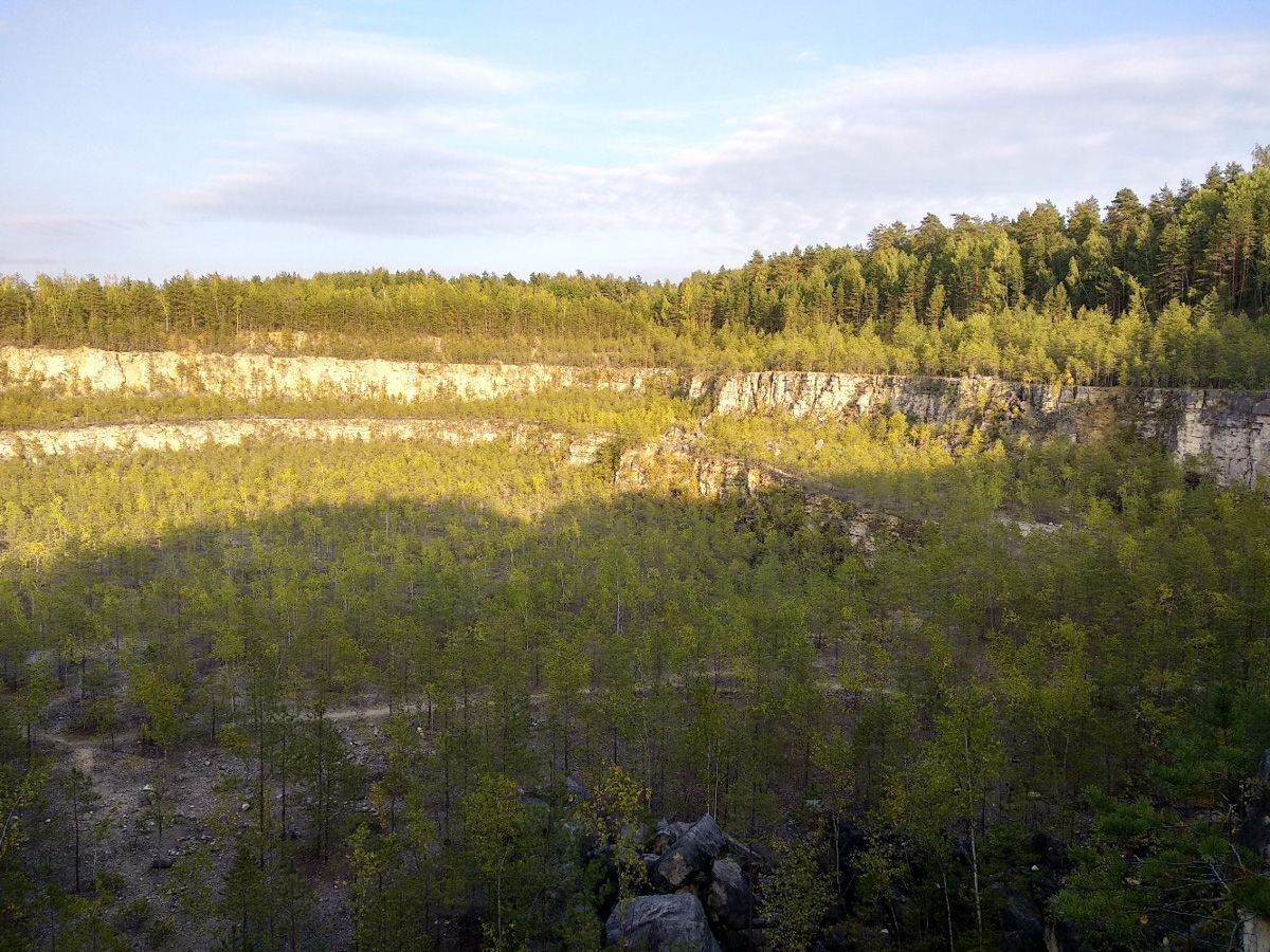 Поход – вариант отдыха не для всех. Зато истинным адреналинщикам долгий путь, полный опасностей, помогает снять стресс лучше, чем долгий сон и мороженое под сериальчик. Анастасия Резонтова из Владимира уже 4 года увлечена экстримом. Без сплавов и скал жизнь не та. Нашему изданию девушка поведала об этом рисковом и разнообразном досуге.