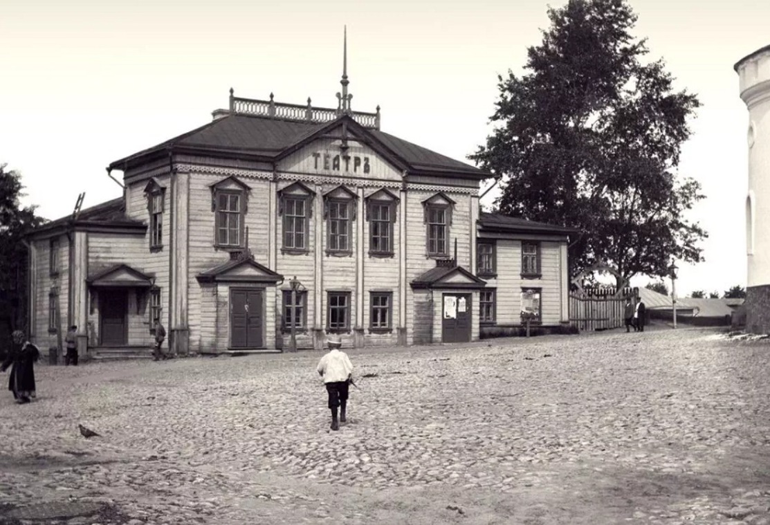 16 января 1905 года во Владимире, на улице Царицынской, состоялось торжественное освящение нового здания. Сегодня владимирцы знают его как областной театр кукол. Старожилы еще вспомнят, как до 1972 года там пребывал наш драмтеатр. Но лишь единицы отметят, что это великолепное здание в стиле модерн появилось по инициативе владимирского общества трезвости. Его строительство стало апогеем в деятельности этой общественной организации, направленной на отвлечение горожан от пагубной привычки.