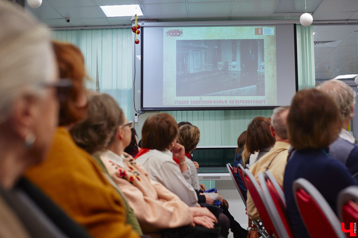 В библиотеках уже давно не только книги читают. Превратившись в современные творческие пространства, они предоставляют возможности куда шире. Можно даже вечеринку провести. Например, 13 января во Владимире прошёл староновогодний ретробиблиотечник, и там было на что посмотреть!