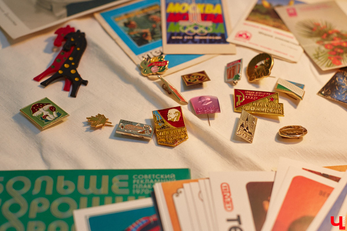 В библиотеках уже давно не только книги читают. Превратившись в современные творческие пространства, они предоставляют возможности куда шире. Можно даже вечеринку провести. Например, 13 января во Владимире прошёл староновогодний ретробиблиотечник, и там было на что посмотреть!