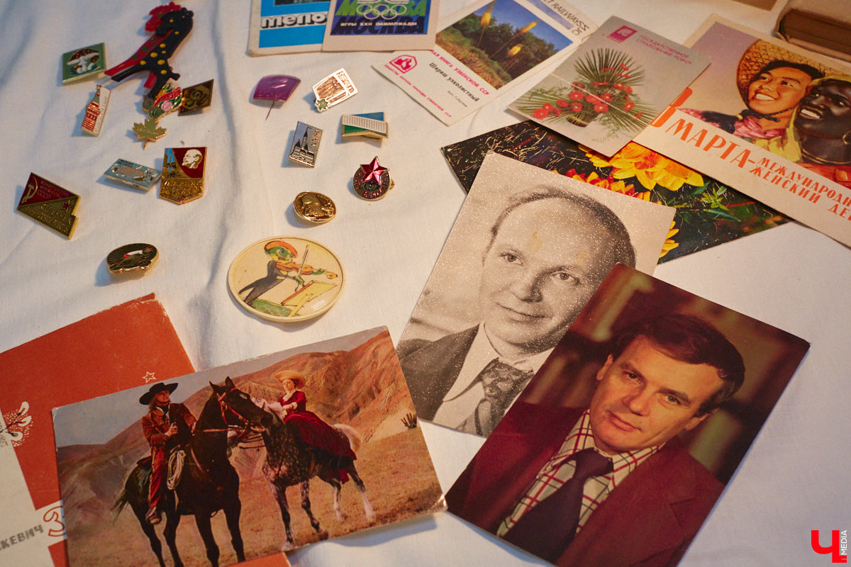 В библиотеках уже давно не только книги читают. Превратившись в современные творческие пространства, они предоставляют возможности куда шире. Можно даже вечеринку провести. Например, 13 января во Владимире прошёл староновогодний ретробиблиотечник, и там было на что посмотреть!