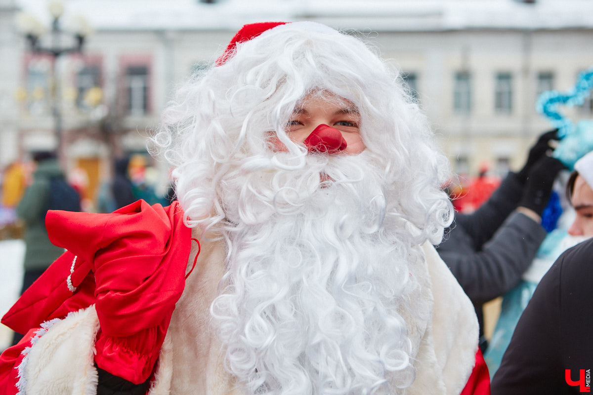 В минувшие выходные во Владимире прошел традиционный забег главных волшебников зимы. И многие горожане подготовились к нему по полной программе! «Ключ-Медиа» побывал на карнавальном состязании и готов поделиться своим топом самых интересных костюмов участников спортивно-развлекательного мероприятия.