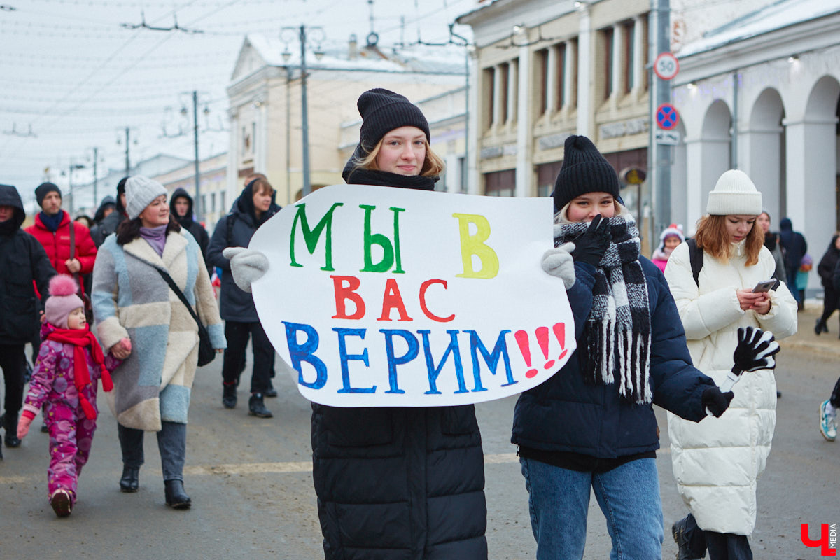 В минувшие выходные во Владимире прошел традиционный забег главных волшебников зимы. И многие горожане подготовились к нему по полной программе! «Ключ-Медиа» побывал на карнавальном состязании и готов поделиться своим топом самых интересных костюмов участников спортивно-развлекательного мероприятия.