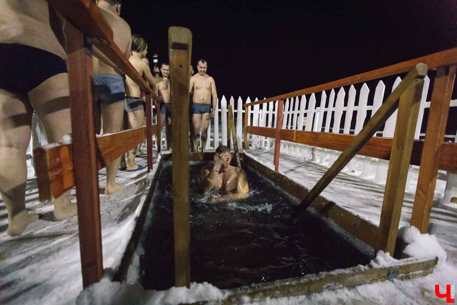 Завтра ночью, с 18 на 19 января, владимирцы будут отмечать православный праздник Крещение. И вероятнее всего, верующие в это время захотят окунуться в воду. Рассказываем, где это будет сделать не только удобно, но и безопасно.