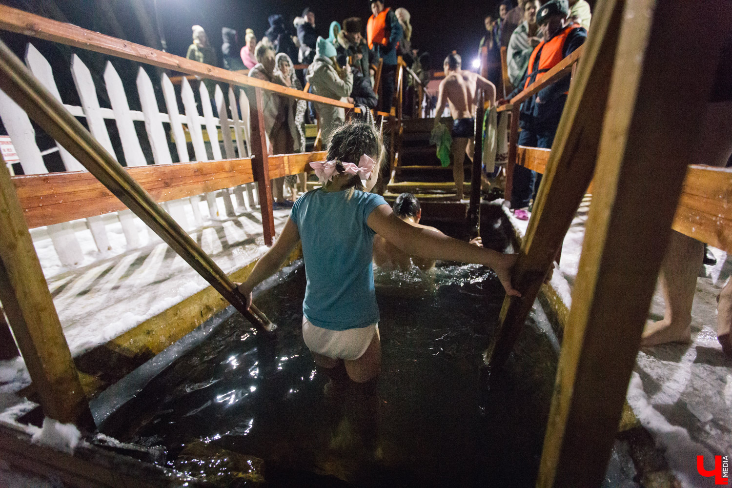 Завтра ночью, с 18 на 19 января, владимирцы будут отмечать православный праздник Крещение. И вероятнее всего, верующие в это время захотят окунуться в воду. Рассказываем, где это будет сделать не только удобно, но и безопасно.