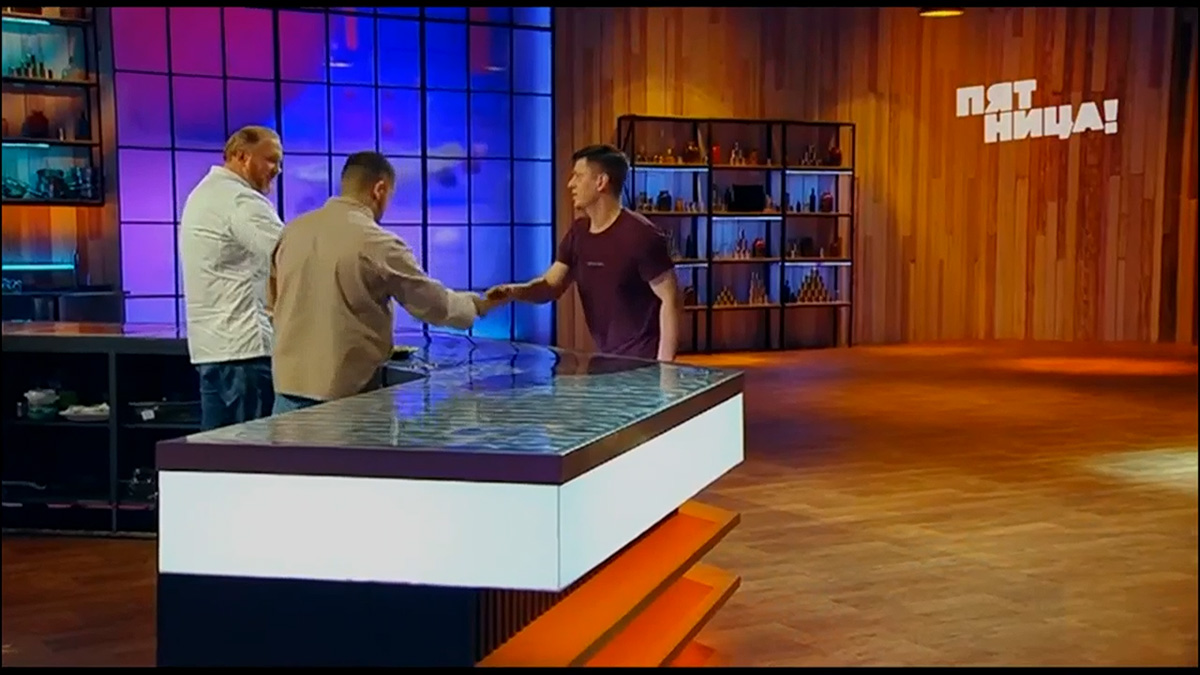 В эфире телеканала «Пятница» вышла очередная серия популярного шоу «Битва шефов». Победителем в ней стал владимирский частный повар и фуд-блогер Роман Суслов. О том, как ему удалось покорить звездных мастеров кулинарного искусства Константина Ивлева и Рената Агзамова, он рассказал нашему изданию.