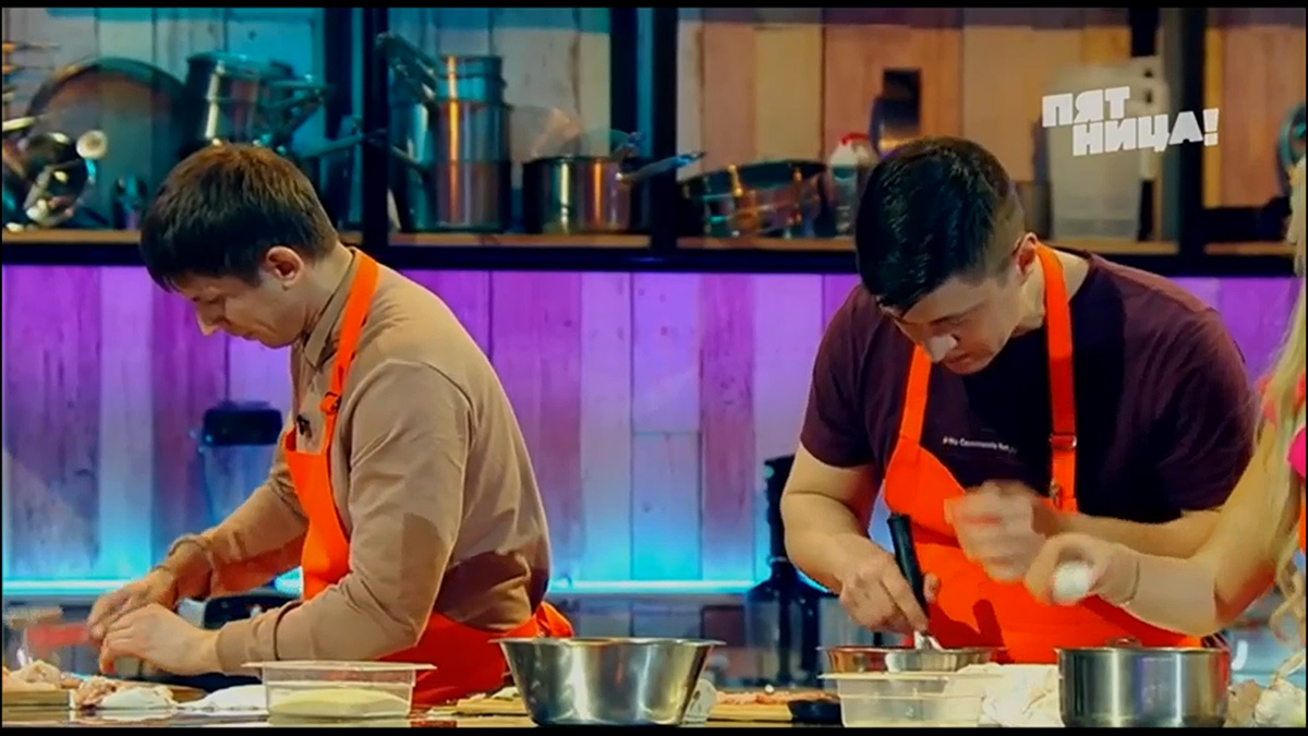 В эфире телеканала «Пятница» вышла очередная серия популярного шоу «Битва шефов». Победителем в ней стал владимирский частный повар и фуд-блогер Роман Суслов. О том, как ему удалось покорить звездных мастеров кулинарного искусства Константина Ивлева и Рената Агзамова, он рассказал нашему изданию.