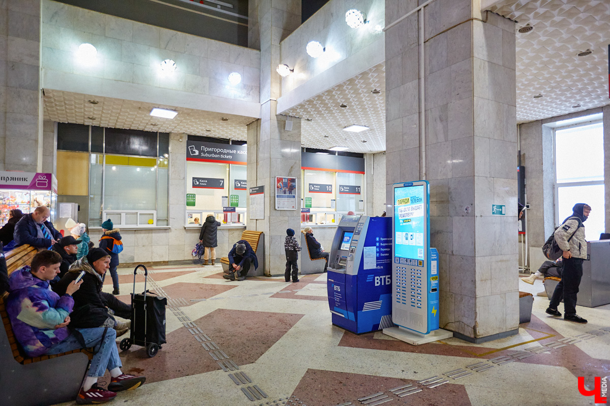 Директор государственного музея архитектуры Елизавета Лихачёва и архитектор Сергей Чобан, автор реконструкции стадиона «Лужники» и проекта комплекса «Федерация» в Москва-Сити, призвали РЖД пересмотреть свои планы относительно обнесения вентфасадами здания владимирского железнодорожного вокзала.