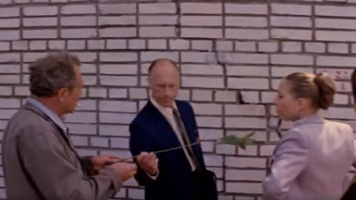 Муром, Владимир, Суздаль – три города нашего региона в 70-х стали съемочной площадкой для режиссера Глеба Панфилова и его музы Инны Чуриковой. В память о великой актрисе «Ключ-Медиа» пересмотрел «Начало», «В огне брода нет», «Тема» и, конечно, «Прошу слова». В последнем Инна Чурикова становится мэром Владимира, который в фильме превратился в старинный Златоград. Какие улицы областного центра попали в кадр, как треснул дом на улице Егорова и причем тут мост через Клязьму?