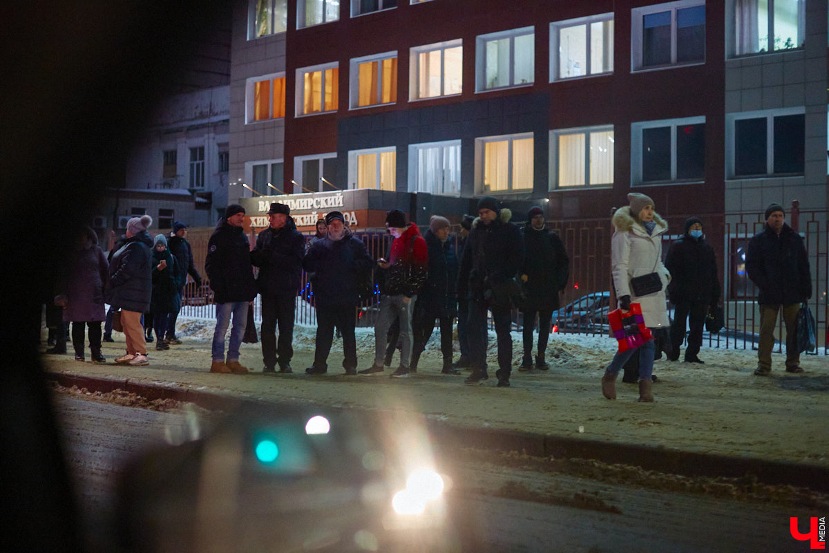 Вы наверняка не понаслышке знаете, как зачастую автобусы и троллейбусы часами игнорируют пассажиров? Помните, как в понедельник встало всё Доброе? По следам былой пробки «Ключ-Медиа» вечером вторника прокатился по городу и выяснил, какие проблемы с общественным транспортом возникают на владимирских дорогах чаще всего и как их у нас решают.