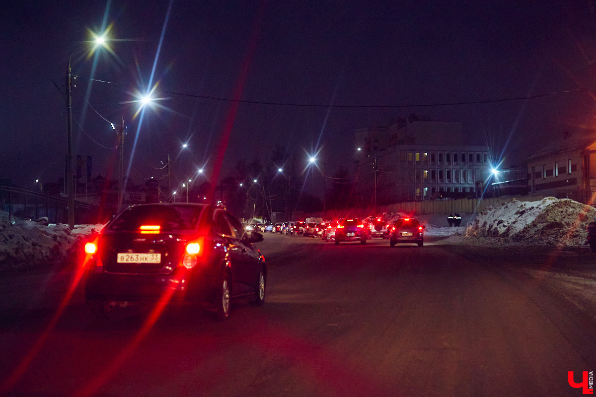 Вы наверняка не понаслышке знаете, как зачастую автобусы и троллейбусы часами игнорируют пассажиров? Помните, как в понедельник встало всё Доброе? По следам былой пробки «Ключ-Медиа» вечером вторника прокатился по городу и выяснил, какие проблемы с общественным транспортом возникают на владимирских дорогах чаще всего и как их у нас решают.