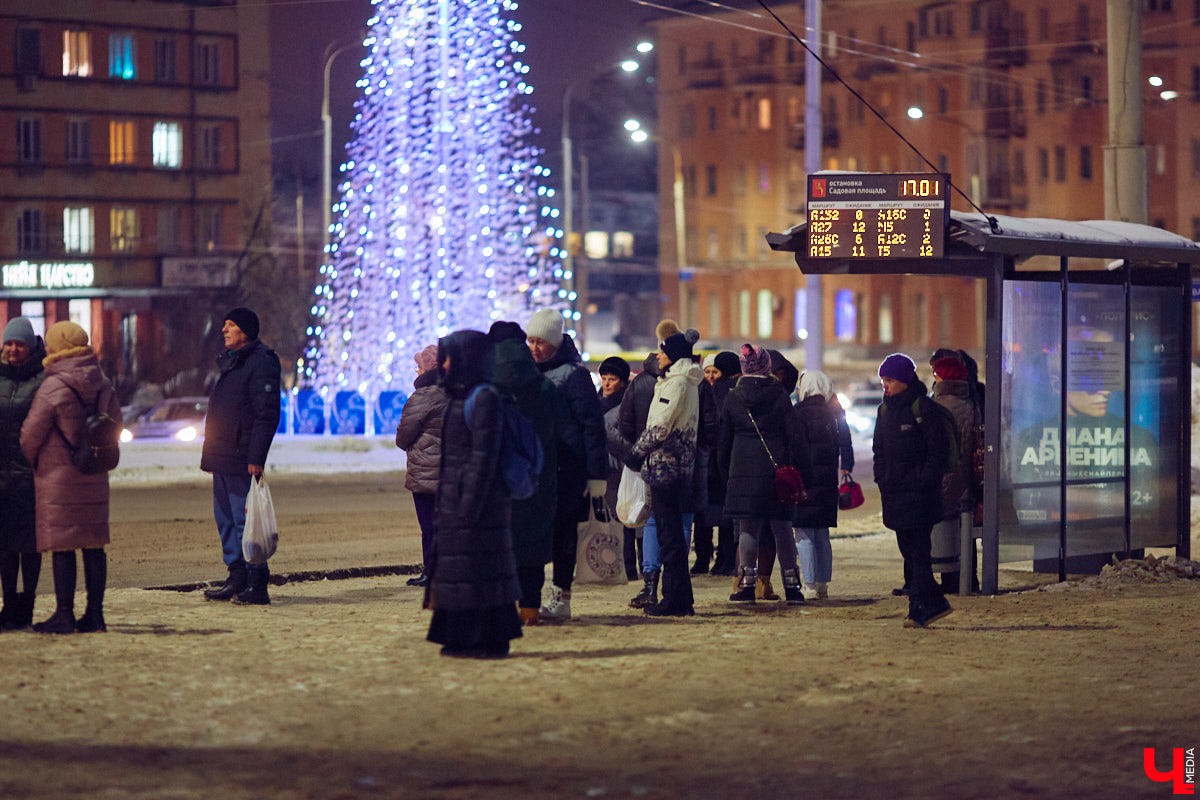 Вы наверняка не понаслышке знаете, как зачастую автобусы и троллейбусы часами игнорируют пассажиров? Помните, как в понедельник встало всё Доброе? По следам былой пробки «Ключ-Медиа» вечером вторника прокатился по городу и выяснил, какие проблемы с общественным транспортом возникают на владимирских дорогах чаще всего и как их у нас решают.