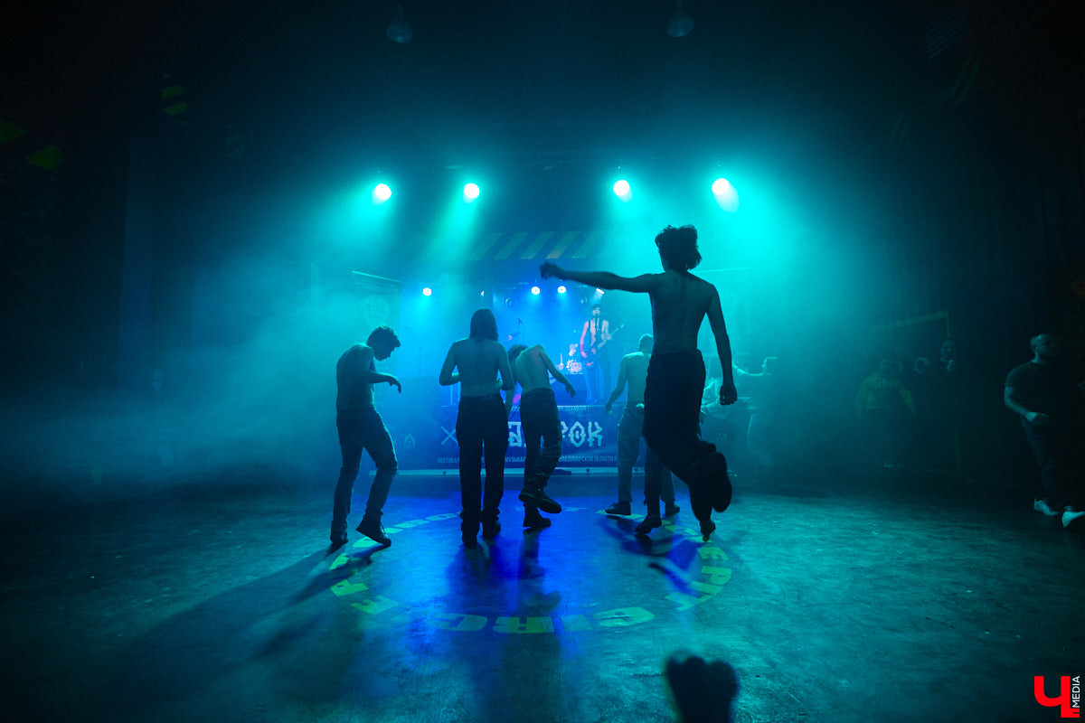 Врываемся в новый год с новыми релизами от музыкантов 33-го региона. Некоторые исполнители красиво завершили 2022 год, выпустив треки перед праздниками, а другие подогрели слушателей в самом начале 2023-го. Есть что послушать! 