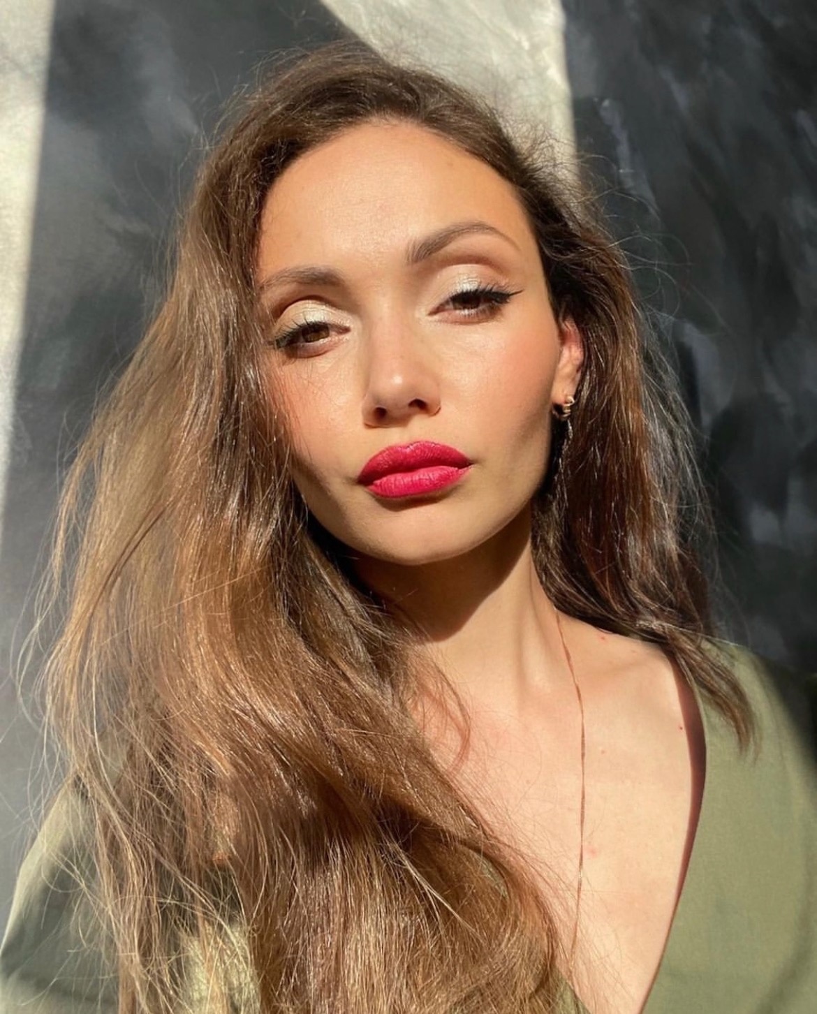 Врываемся в новый год с новыми релизами от музыкантов 33-го региона. Некоторые исполнители красиво завершили 2022 год, выпустив треки перед праздниками, а другие подогрели слушателей в самом начале 2023-го. Есть что послушать! 